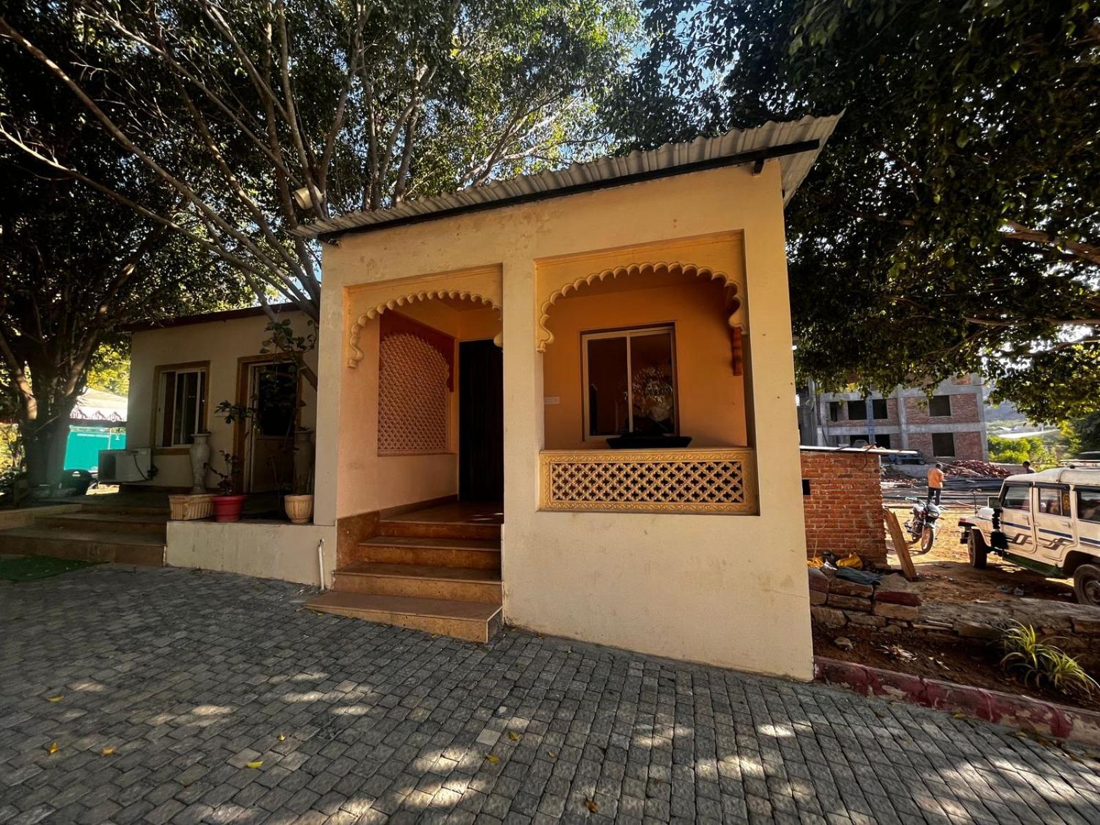 Lokesh Hotel — Photos 1